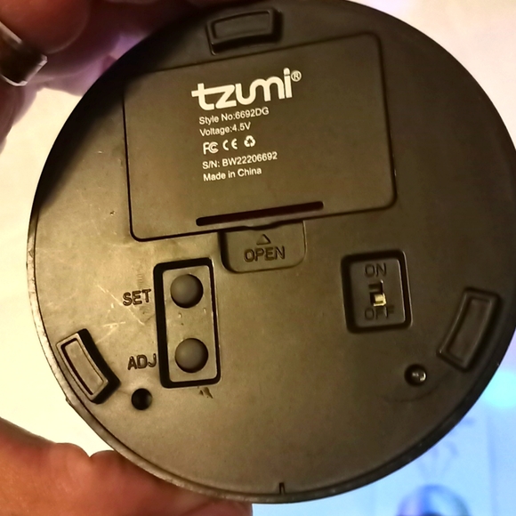 LED Projector Digital Alarm Clock - Picture 2 of 3